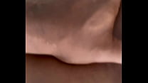 Мускулистый парень жарит татуированную чернокожую шлюху в кожаной портупее